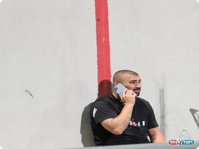 פציעה מדאיגה. ערן לוי לאחר שנאלץ לצאת משדה המשחק (בן מלניק)